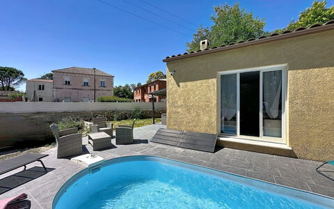 Villa des Amoureux: Azul, Piscina, Barrio Residencial, Material Compuesto, Recurso, Inmuebles, Mueble Para Exteriores, Sombra, Villa, Eco Hotel