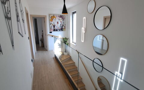 Val: Diseño De Interiores, Mueble, Madera, Piso, Techo, Suelo, Habitación, Encendiendo, Departamento, Mesa