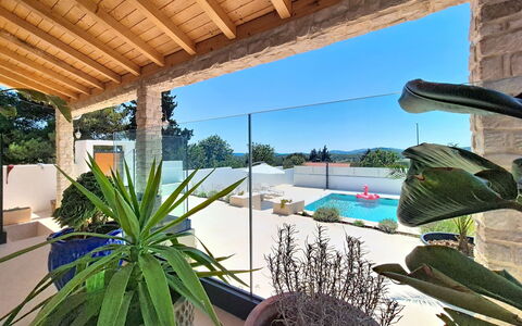 Villa Mm Stankovci: Diseño De Interiores, Mueble, Madera, Piso, Techo, Suelo, Habitación, Encendiendo, Departamento, Mesa