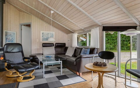 Ljubinko - 300M from the Sea: Diseño De Interiores, Madera, Techo, Mueble, Piso, Suelo, Sala, Sofá, Casa, Habitación