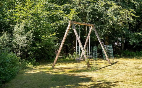 Unelma - from the Sea: Entorno Natural, Madera, Equipo De Juego Exterior, Columpio, El Terreno Del Lote, Bosque, Plantas Leñosas, Jardín, Sombra, Parque