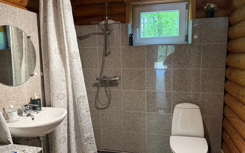 Unelma - from the Sea: Madera, Piso, Arreglo De Tubería, Suelo, Diseño De Interiores, Asiento Del Baño, Baño, Baño, Lavabo Del Baño, Plomería