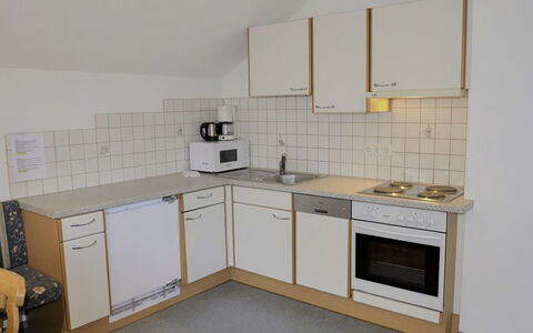 Kappl 327: Cocina, Fregadero, Aparato De Cocina, Electrodoméstico, Mostrador, Lavabo, Diseño De Interiores, Arreglo De Tubería, Piso, Grifo