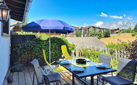 Balcon du Ciel 1: Mueble, Silla, Mueble Para Exteriores, Mesa, Mesa Al Aire Libre, Cocina Y Comedor Mesa, Sombra, Mesa De Café, Jardín, Patio