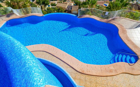 Vista Mar: Azul, Piscina, Ocio, Material Compuesto, Recurso, Sombra, Mueble Para Exteriores, Vacaciones, Fuente De Agua, Hotel