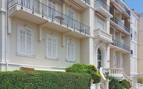 Le Grand Hotel: Cordillera, Balcón, Pueblo De Montaña