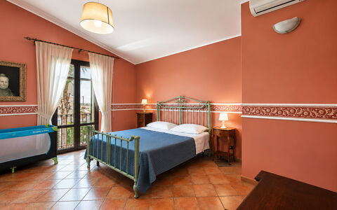 La Villa di Giusy: Mueble, Diseño De Interiores, Piso, Suelo, Techo, Habitación, Departamento, Silla, Habitación, Cama