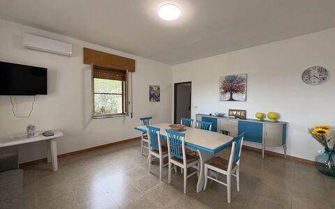 Casale Nardi: Mueble, Diseño De Interiores, Piso, Mesa, Madera, Suelo, Silla, Cocina Y Comedor Mesa, Comedor, Techo
