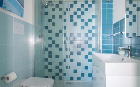 A Casa di Gio: Azul, Baño, Arreglo De Tubería, Piso, Diseño De Interiores, Suelo, Plomería, Loseta, Lavabo Del Baño, Material Compuesto