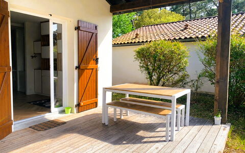 Allée des Dunes: Madera, Mueble, Puerta, Manchas De Madera, Madera Dura, Silla, Patio Interior, Mueble Para Exteriores, Porche, Sombra