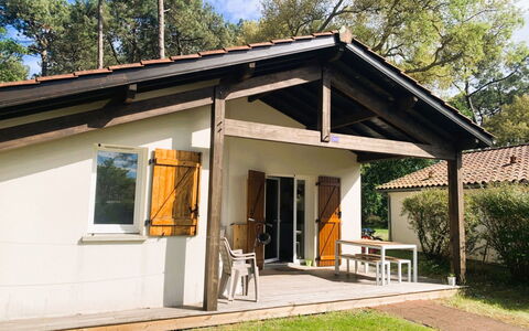 Allée des Dunes: Madera, Casa, Cabaña, Puerta, Casa, Techo, Porche, Edificios Del Jardín, Inmuebles, Sombra