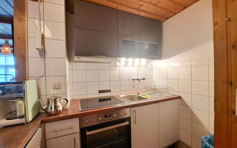 Grafenast: Cocina, Aparato De Cocina, Mostrador, Piso, Electrodoméstico, Madera, Fregadero, Gabinetes, Suelo, Diseño De Interiores