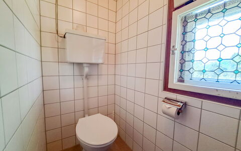 Grafenast: Pared, Baño, Arreglo De Tubería, Asiento Del Baño, Piso, Baño, Suelo, Plomería, Diseño De Interiores, Loseta