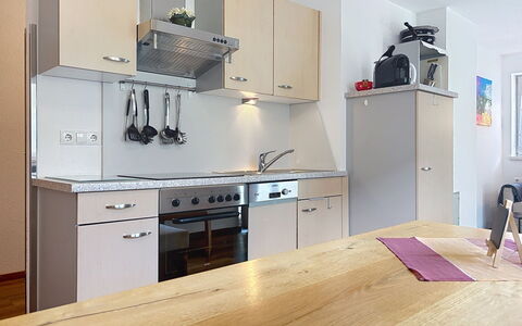 Pettneu am Arlberg 662: Aparato De Cocina, Cocina, Mostrador, Mueble, Gabinetes, Electrodoméstico, Madera, Piso, Diseño De Interiores, Estufa De Cocina