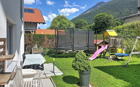 Pettneu am Arlberg 662: Sombra, Césped, Jardín, Yarda, Mueble Para Exteriores, Patio Interior, Alpes, Patio, Planta De Casa