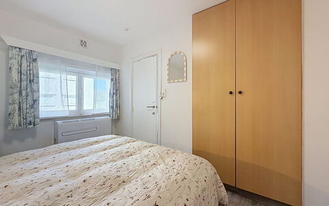 Hyacint with Parking: Diseño De Interiores, Habitación, Cama, Madera, Techo, Suelo, Mueble, Piso, Habitación, Sábana