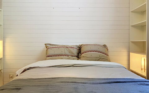 Chalet Chaudoudoux: Cama, Habitación, Lecho, Mueble, Pared, Diseño De Interiores, Sábana, Piso, Madera, Suelo