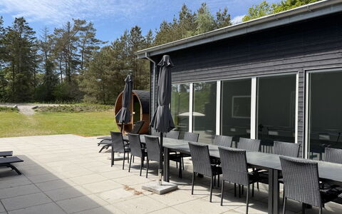 Adisl - 800M from the Sea: Mueble, Mueble Para Exteriores, Silla, Mesa Al Aire Libre, Sombra, Yarda, Patio, Cocina Y Comedor Mesa, Madera Dura, Restaurante