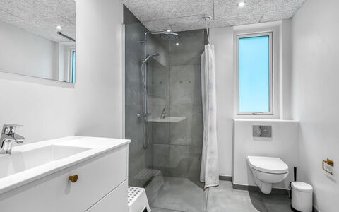 Adisl - 800M from the Sea: Arreglo De Tubería, Piso, Suelo, Baño, Techo, Lavabo, Diseño De Interiores, Plomería, Grifo, Loseta