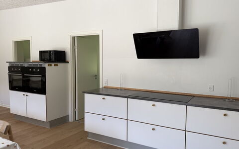 Adisl - 800M from the Sea: Piso, Suelo, Gabinetes, Diseño De Interiores, Cocina, Mostrador, Cajón, Techo, Alacena, Aparato De Cocina