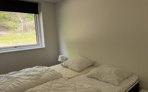 Adisl - 800M from the Sea: Habitación, Suelo, Cama, Sábana, Lecho, Marco De La Cama, Habitación, Techo, Madera Dura, La Luz Del Día