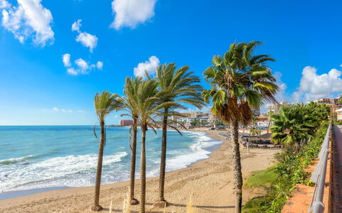 Las Naciones: Azul, Cuerpo De Agua, Playa, Costa, Mar, Costeras Y Los Accidentes Geográficos Oceánico, Verano, Apuntalar, Horizonte, Oceano
