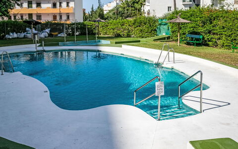 Las Naciones: Azul, Piscina, Material Compuesto, Recurso, Ocio, Sombra, Fuente De Agua, Paisajismo, Jardín, Patio Interior