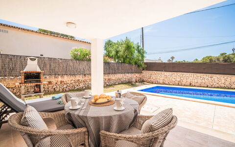 Garlanda: Piscina, Piso, Suelo, Mueble, Recurso, Mueble Para Exteriores, Material Compuesto, Silla, Sombra, Loseta