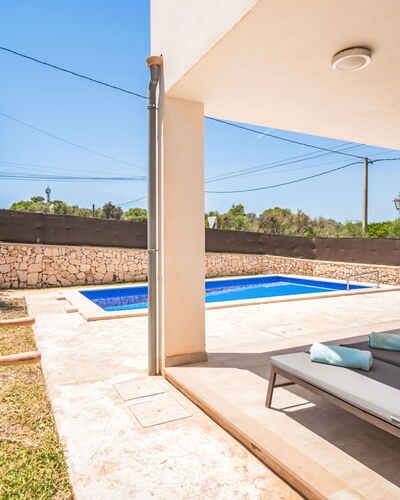 Garlanda: Piscina, Piso, Suelo, Material Compuesto, Sombra, Recurso, Eco Hotel, Inmuebles, Mueble Para Exteriores, Losa