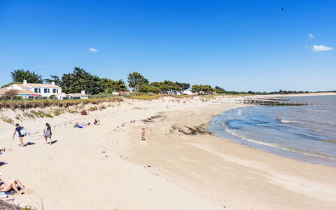 Villa la Coquille: Playa, Agua, Cuerpo De Agua, Costa, Apuntalar, Costeras Y Los Accidentes Geográficos Oceánico, Mar, Verano, Horizonte, Arena