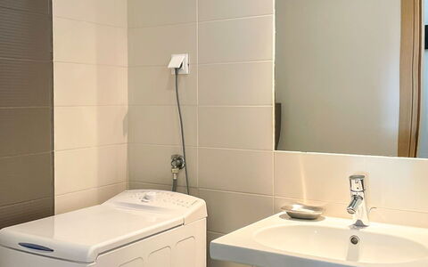 Volme: Piso, Arreglo De Tubería, Pared, Suelo, Diseño De Interiores, Lavabo Del Baño, Baño, Lavabo, Plomería, Grifo