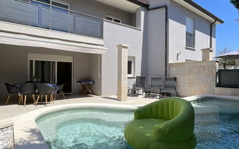 Monte Kope: Piscina, Barrio Residencial, Casa, Material Compuesto, Recurso, Inmuebles, Sombra, Hormigón, Villa, Hacienda