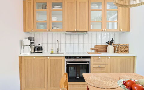 Marina: Mueble, Madera, Gabinetes, Cocina, Diseño De Interiores, Piso, Alacena, Mostrador, Manchas De Madera, Casa