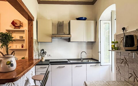Enrico: Mueble, Cocina, Diseño De Interiores, Aparato De Cocina, Mostrador, Electrodoméstico, Piso, Madera, Techo, Gabinetes