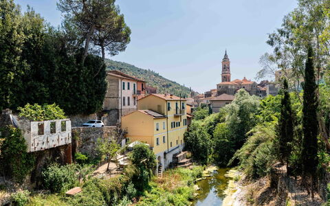 Oliver: Barrio, Barrio Residencial, Paisaje, Asentamientos Humanos, Área Rural, Pueblo, Suburbio, Valle, Pueblo De Montaña, Corriente