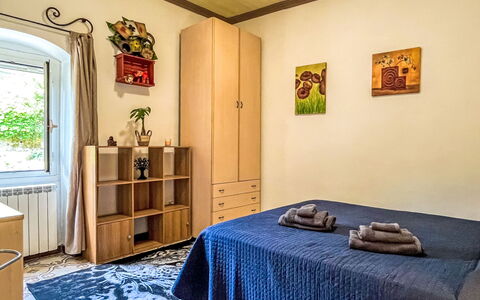 Enrico: Mueble, Diseño De Interiores, Pared, Piso, Suelo, Habitación, Madera, Habitación, Cama, Techo