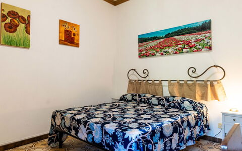 Oliver: Habitación, Cama, Mueble, Sábana, Diseño De Interiores, Lecho, Suelo, Piso, Marco De La Cama, Linos