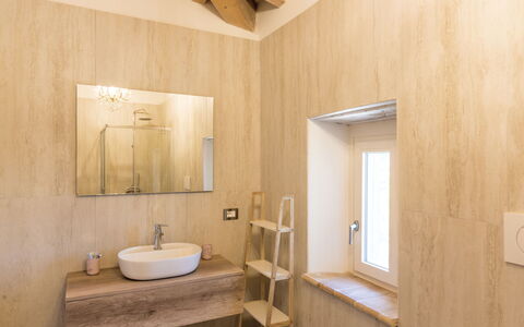 Lago di Vico 629: Piso, Pared, Suelo, Madera, Arreglo De Tubería, Diseño De Interiores, Lavabo Del Baño, Lavabo, Baño, Techo