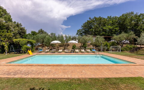 Villa Daluma, Private Pool in Todi: Piscina, Inmuebles, Jardín, Hacienda, Recurso, Sombra, Eco Hotel, Paisajismo, Plantación, Villa