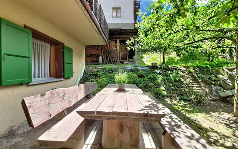 Jägerheim: Mueble, Diseño De Interiores, Silla, Mueble Para Exteriores, Material Natural, Sombra, Mesa Al Aire Libre, Diseño, Restaurante, Cocina Y Comedor Mesa