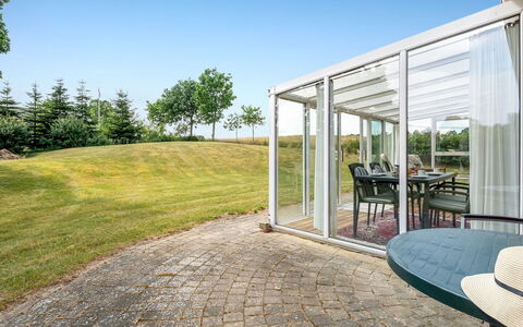 Aagot - 250M from the Sea: Mueble, Diseño De Interiores, Silla, Mueble Para Exteriores, Material Natural, Sombra, Mesa Al Aire Libre, Diseño, Restaurante, Cocina Y Comedor Mesa