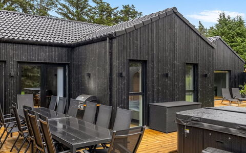Lillesol - 1.3Km from the Sea: Mueble, Diseño De Interiores, Silla, Mueble Para Exteriores, Material Natural, Sombra, Mesa Al Aire Libre, Diseño, Restaurante, Cocina Y Comedor Mesa