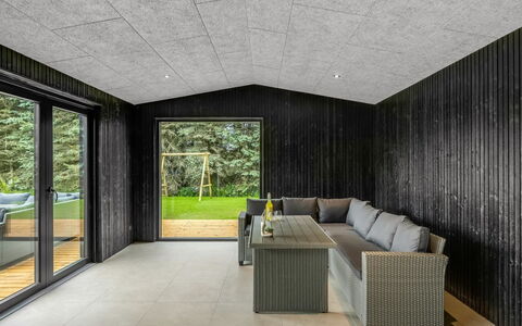 Lillesol - 1.3Km from the Sea: Mueble, Diseño De Interiores, Silla, Mueble Para Exteriores, Material Natural, Sombra, Mesa Al Aire Libre, Diseño, Restaurante, Cocina Y Comedor Mesa