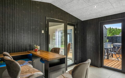 Lillesol - 1.3Km from the Sea: Mueble, Diseño De Interiores, Silla, Mueble Para Exteriores, Material Natural, Sombra, Mesa Al Aire Libre, Diseño, Restaurante, Cocina Y Comedor Mesa