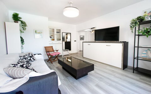 Son de Mar Gondola: Mueble, Diseño De Interiores, Silla, Mueble Para Exteriores, Material Natural, Sombra, Mesa Al Aire Libre, Diseño, Restaurante, Cocina Y Comedor Mesa