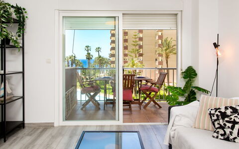 Son de Mar Gondola: Mueble, Diseño De Interiores, Silla, Mueble Para Exteriores, Material Natural, Sombra, Mesa Al Aire Libre, Diseño, Restaurante, Cocina Y Comedor Mesa