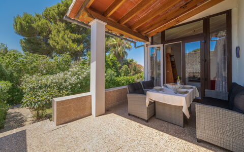 Casa Bonita: Mueble, Diseño De Interiores, Silla, Mueble Para Exteriores, Material Natural, Sombra, Mesa Al Aire Libre, Diseño, Restaurante, Cocina Y Comedor Mesa