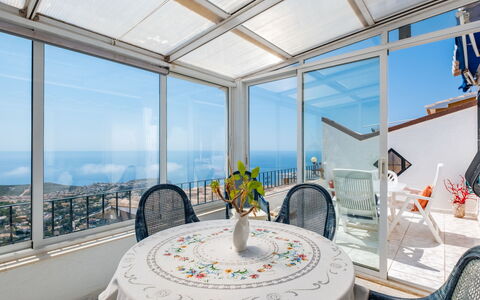 Pueblo Panorama: Mueble, Diseño De Interiores, Silla, Mueble Para Exteriores, Material Natural, Sombra, Mesa Al Aire Libre, Diseño, Restaurante, Cocina Y Comedor Mesa