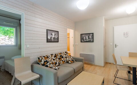Ax-Les-Thermes 603: Diseño De Interiores, Piso, Mueble, Madera, Suelo, Habitación, Techo, Sofá, Sala, Casa