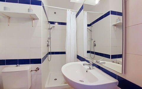 Bravone 610: Piso, Arreglo De Tubería, Diseño De Interiores, Suelo, Lavabo Del Baño, Lavabo, Baño, Plomería, Grifo, Habitación
